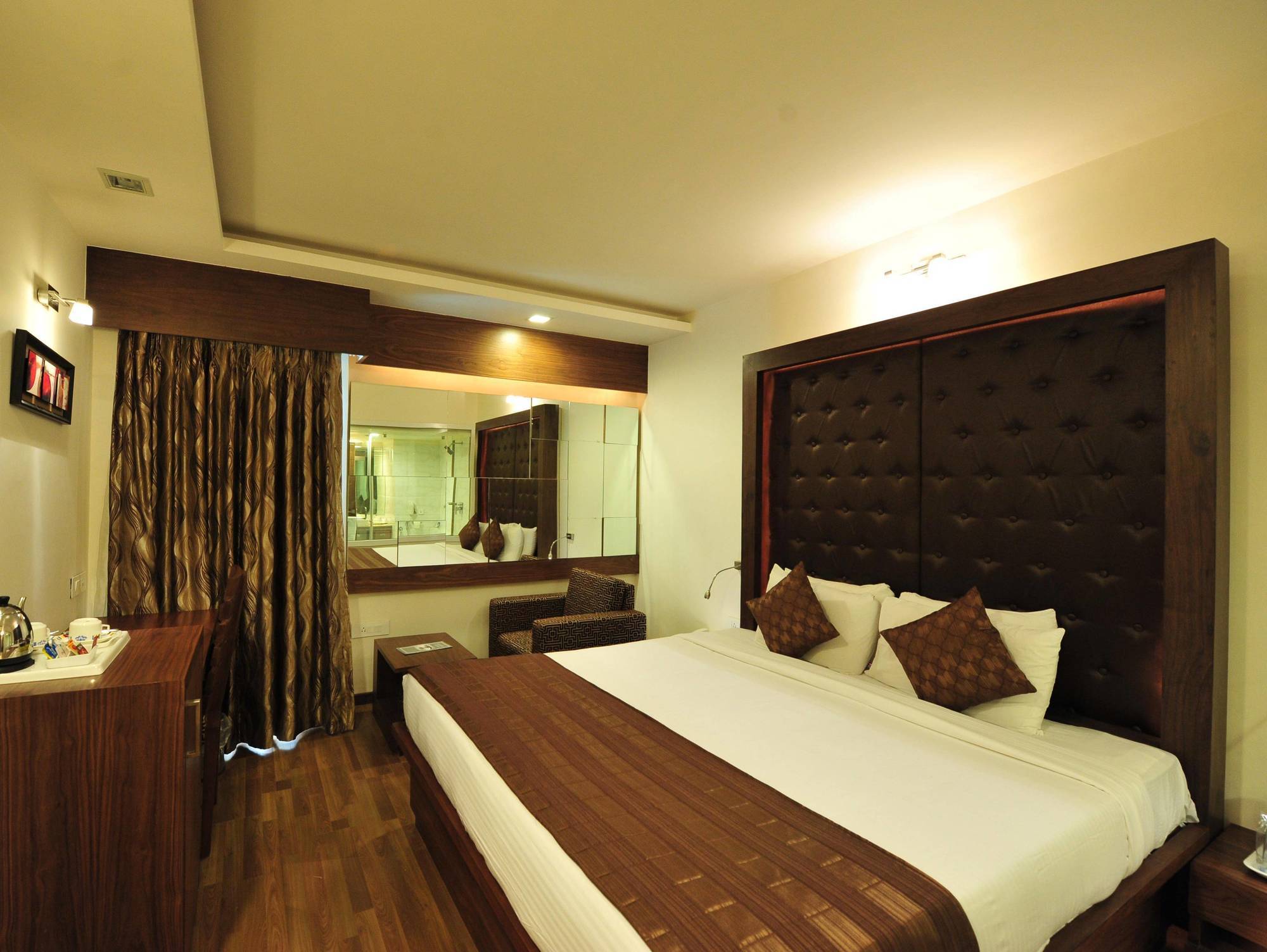 Inder Residency Hotel Ahmadábád Kültér fotó